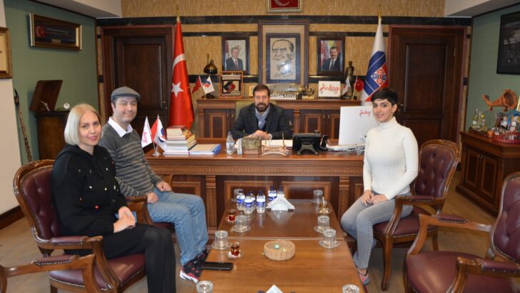 Depremzedeler için arabasını satışa çıkardı
