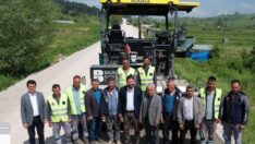 Kırsal grup yoluna sıcak asfalt