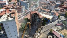 DEPREMLER YIKIMLAR SÜRÜYOR