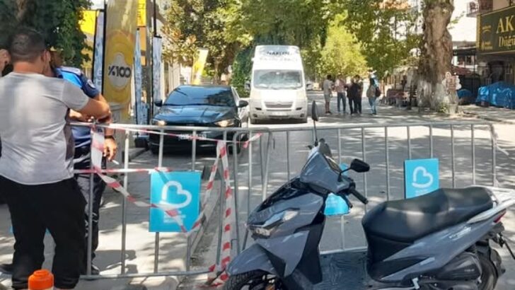 RİSKLİ BİNALAR CADDE KAPATTIRDI