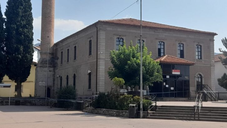 ŞERİF PAŞA CAMİSINE GİRİŞ YASAK