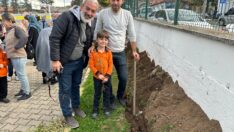 Atatürk İlkokulunda Fidan Dikimi
