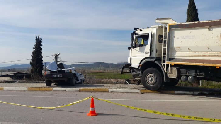 İbiller Kavşağında Kaza 1 ölü 2 yaralı