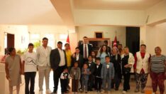 Kaymakam Koyuncu Roman Çocuklarla Bayramlaştı